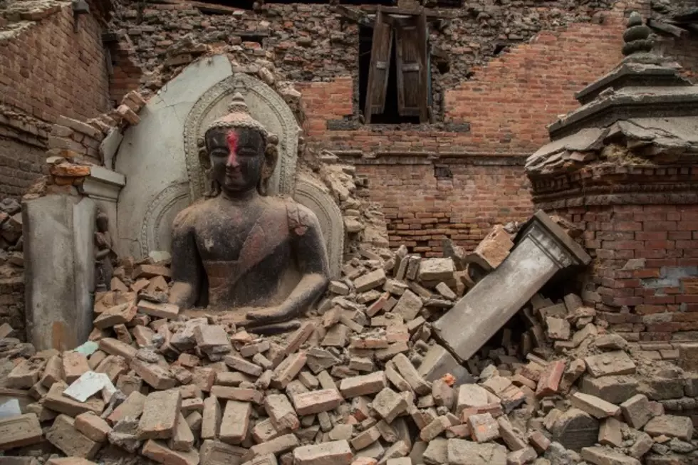 Insane Tourist Video Captures The Moment Nepal Was Devastated By Earthquake [VIDEO]