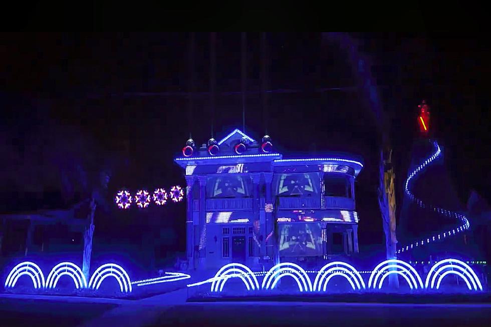 This is Classic: Star Wars Christmas Light Show