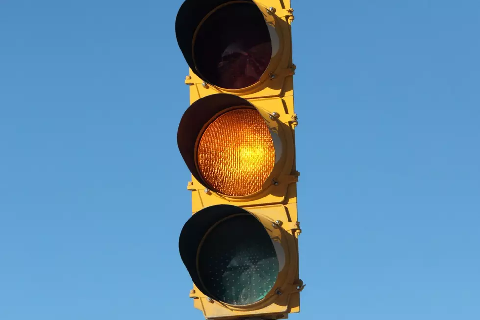 Is It Illegal to Run a Yellow Traffic Light in Michigan?