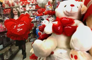 What Gifts Are Michiganders Searching For Online For Valentine&#8217;s Day?