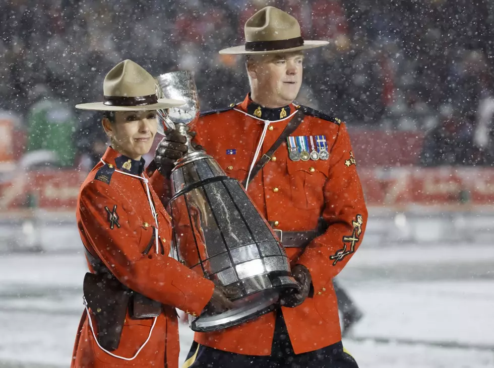 Most Canadian moment EVER? Shania Twain – on a dogsled at Grey Cup
