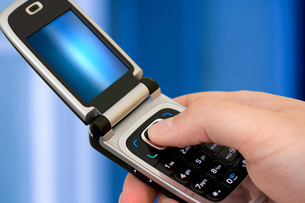 You Could Make $1,000 Just By Using A Flip Phone