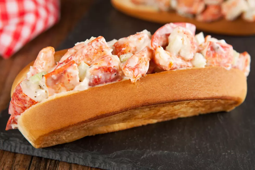 Best Places To Get A Lobster Roll In Maine & NH
