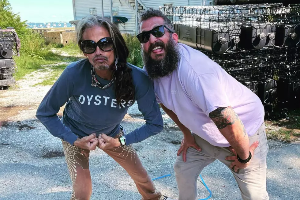 Celebrity Sighting: Steven Tyler Took Photos With Fans at This New England Oyster House