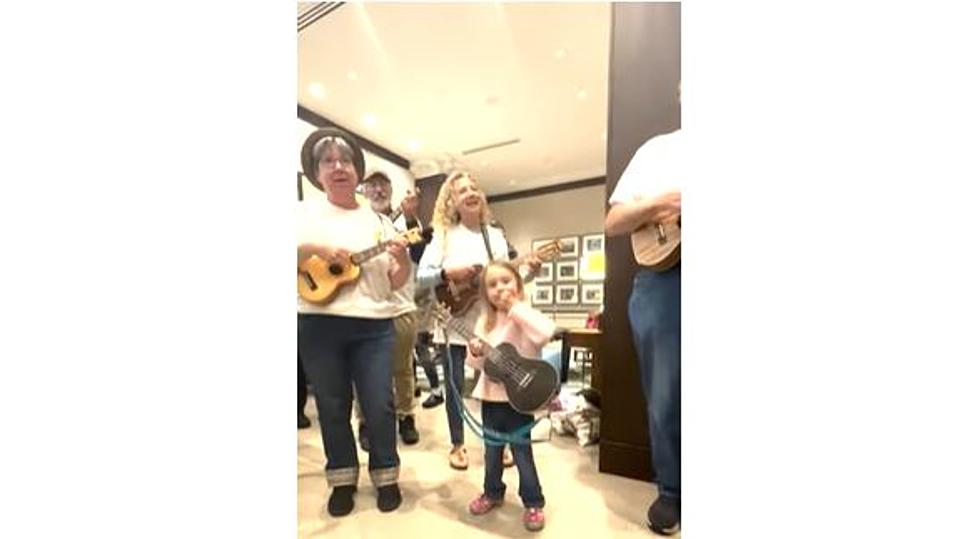 Portland Hotel Opens Lobby for Ukulele Flash Mob to Take Over 