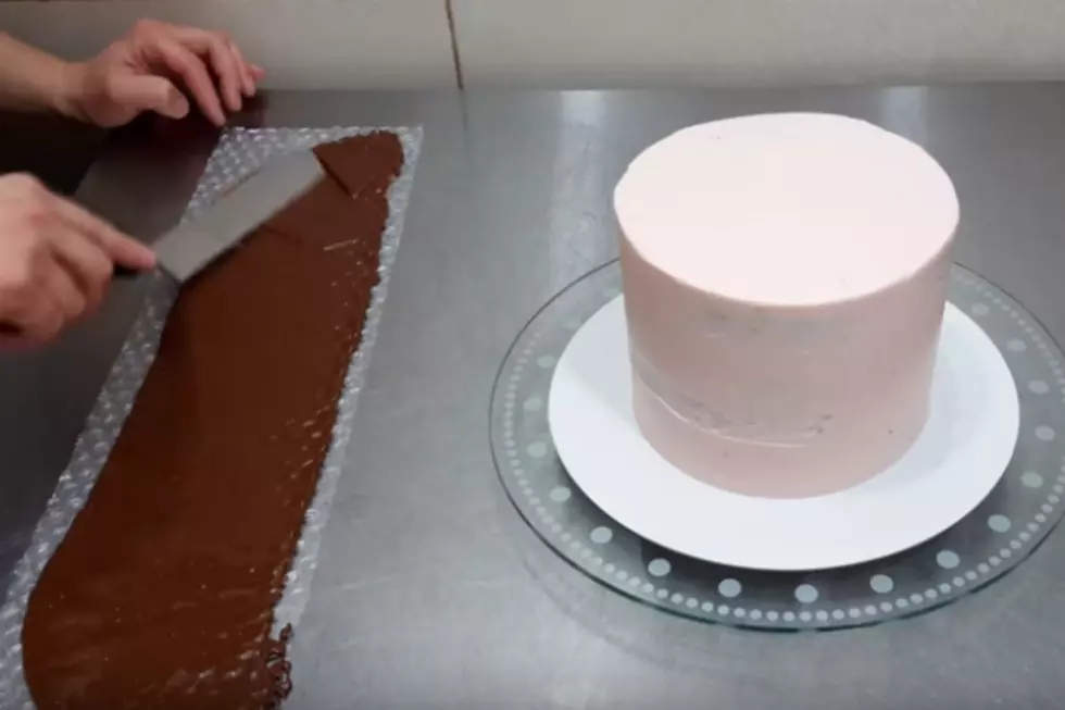Woman Spreads Chocolate On Bubble Wrap, Wait Until You See Why [VIDEO]