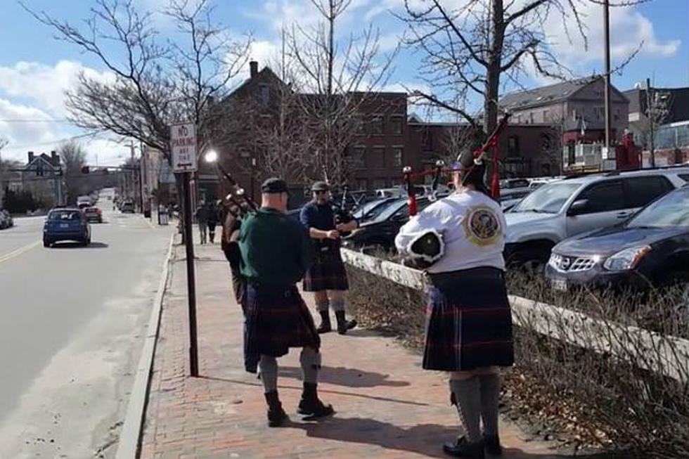 Bagpipers Play on the Streets of Portland on St. Patrick’s Day [VIDEO]