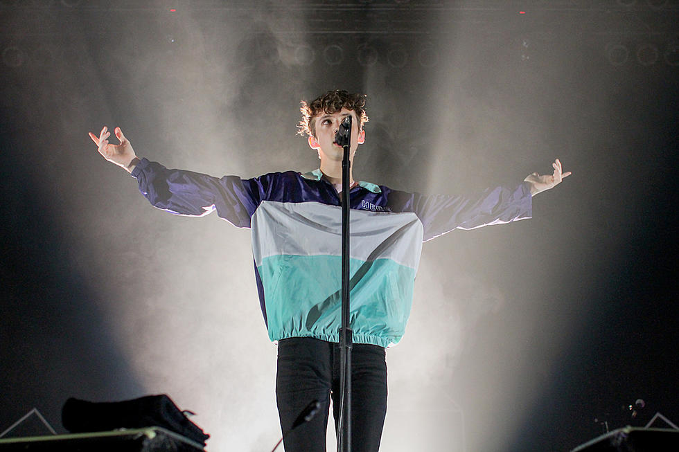I Went to Troye Sivan’s Sold Out Show & Now I’m Addicted to ‘Blue Neighbourhood’
