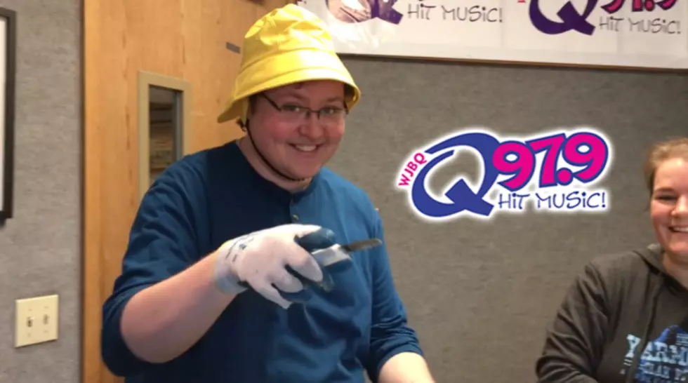 WATCH: Ryan Practices Clam Shucking with Lori for the Yarmouth Clam Festival!
