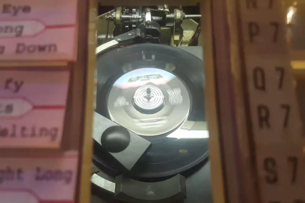 WATCH: This Old Fashioned Jukebox is Fascinating to Watch As it Plays Your Song