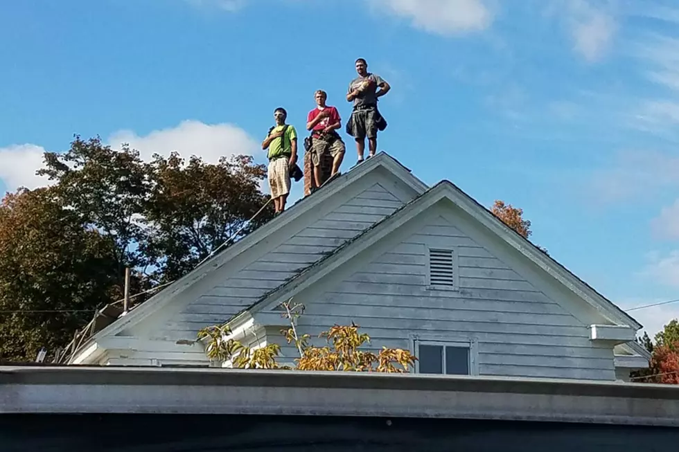 Roofers in Maine Stop Work to Stand for the National Anthem