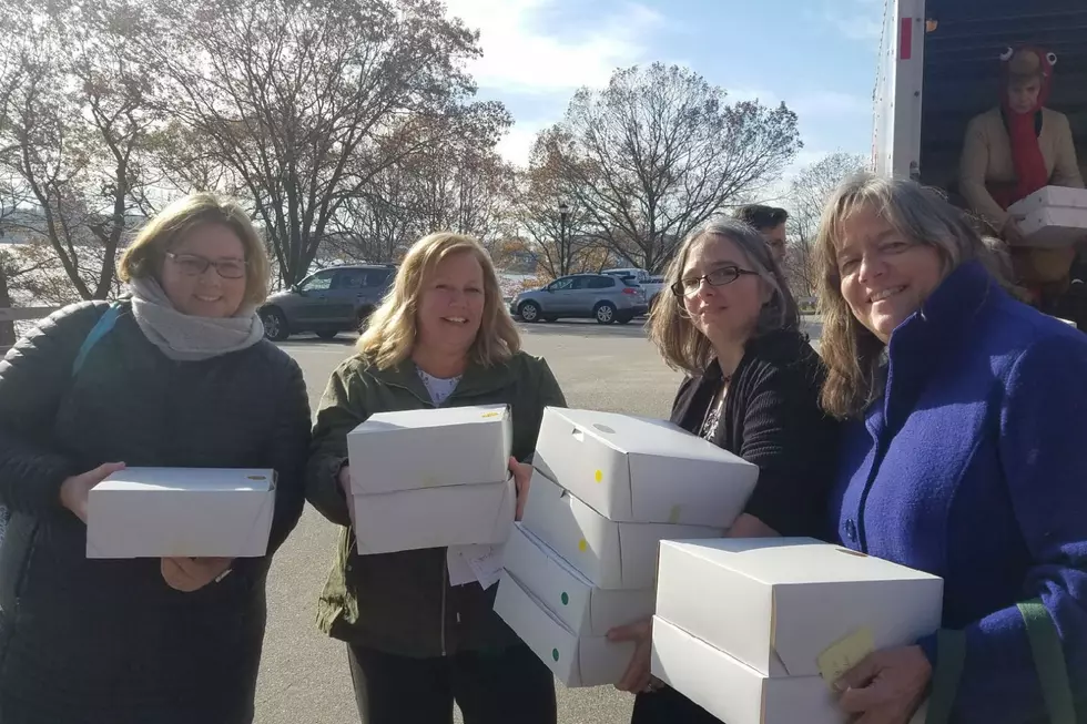 Maine Business Gives Pies to All 800+ Employees For Thanksgiving