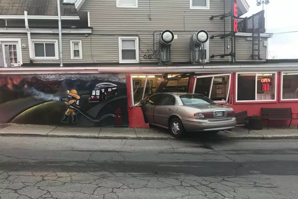 Driver Crashes Into ‘Third Alarm Diner’ in Sanford