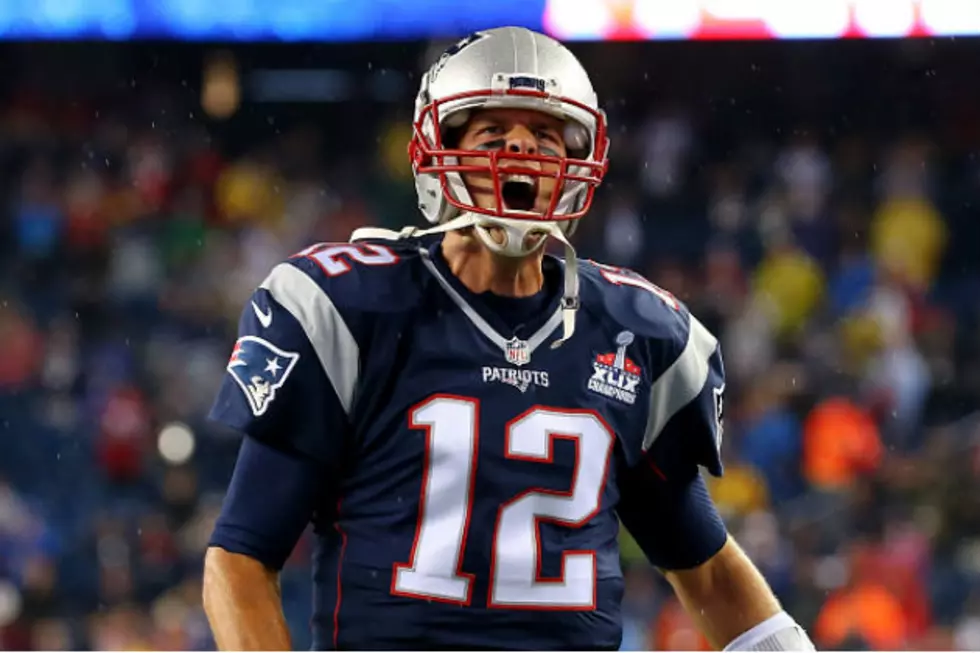 Brady Scares Patriots Fans With Right Hand Injury Days Before AFC Game