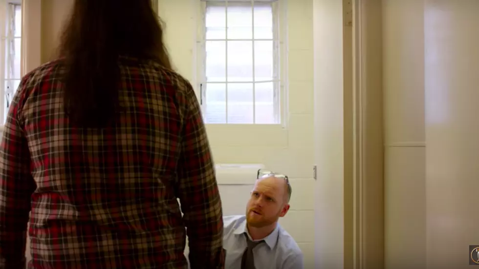 If You&#8217;ve Walked In On Someone Pooping, You&#8217;ll Relate To This Video [NSFW]