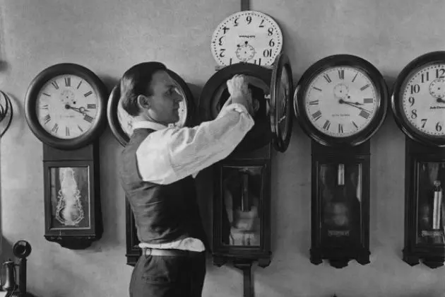 Don&#8217;t Forget to Fall Back! What is Daylight Saving Time? [VIDEO]