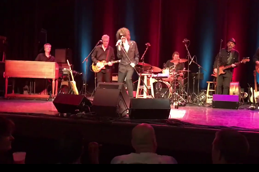 WATCH: Peter Wolf Honors Tom Petty with ‘Don’t Do Me Like That’