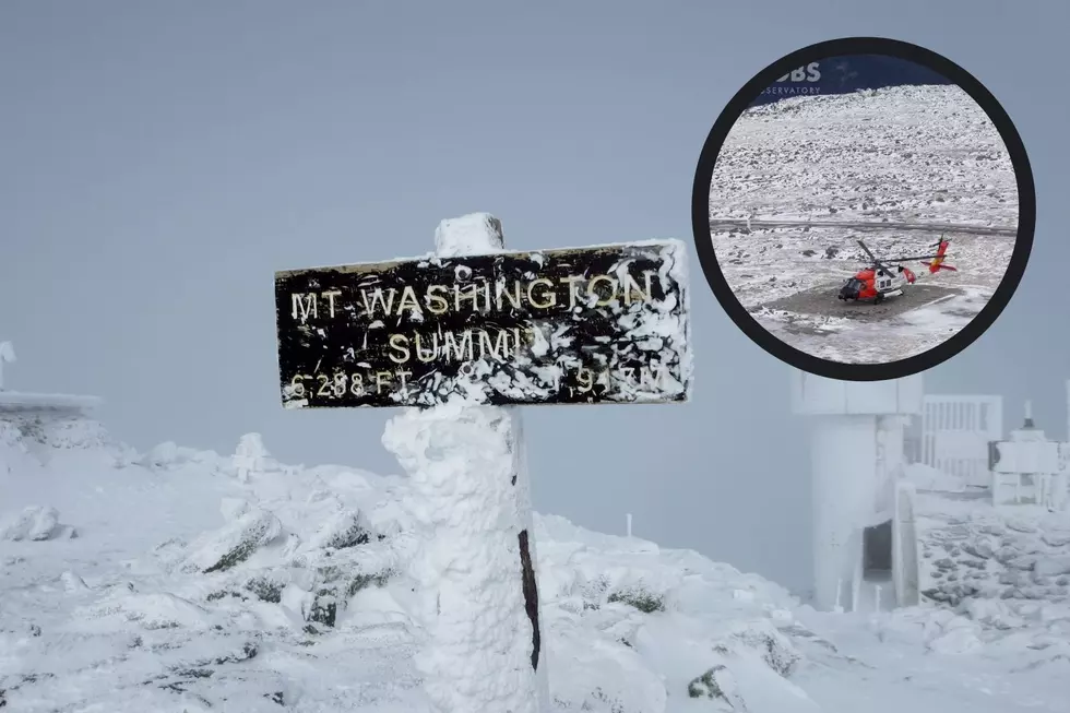 Stunning Images of a Coast Guard Helicopter Landing on Mount Washington Summit