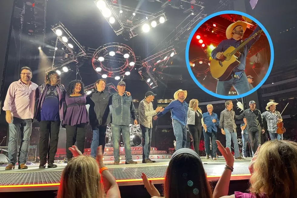 Garth Brooks Gives Guitar to Mainer With Great Story During Show