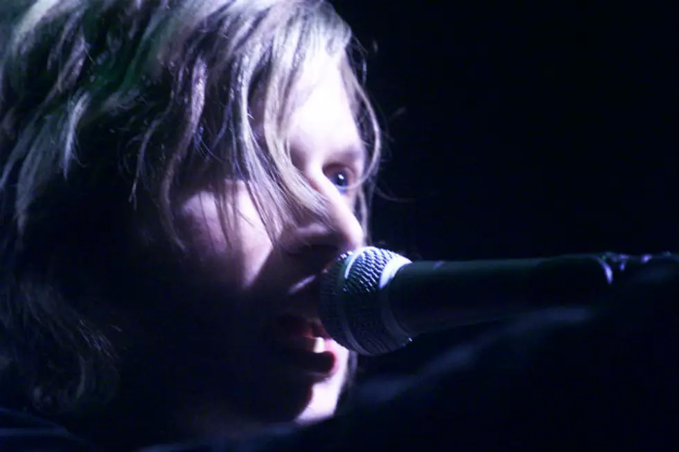 Hear the New Beck Single &#8220;Blue Moon&#8221; [VIDEO]