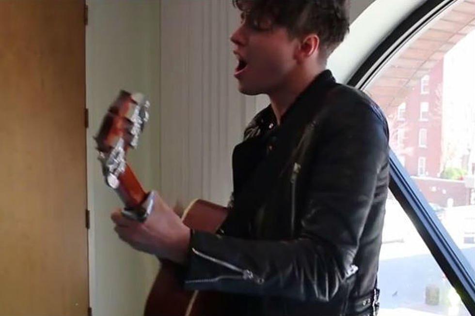 Watch Up and Coming Artist Barns Courtney Rock Out Acoustic Style on the CYY Sound Stage