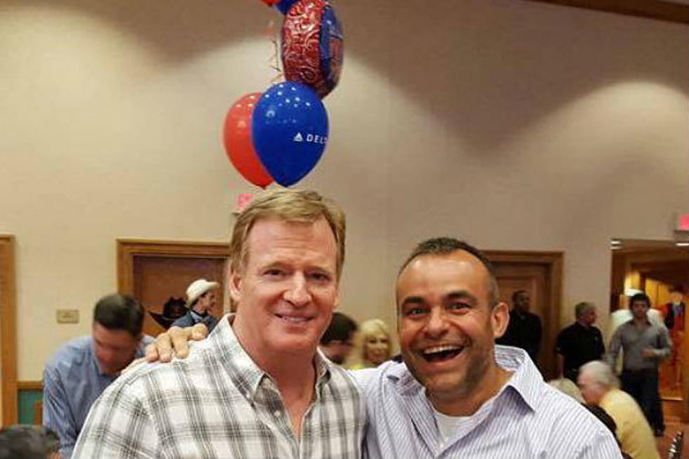 A Patriots Fan Secretly Delivers A Message To Roger Goodell In The Greatest Photo Ever Taken