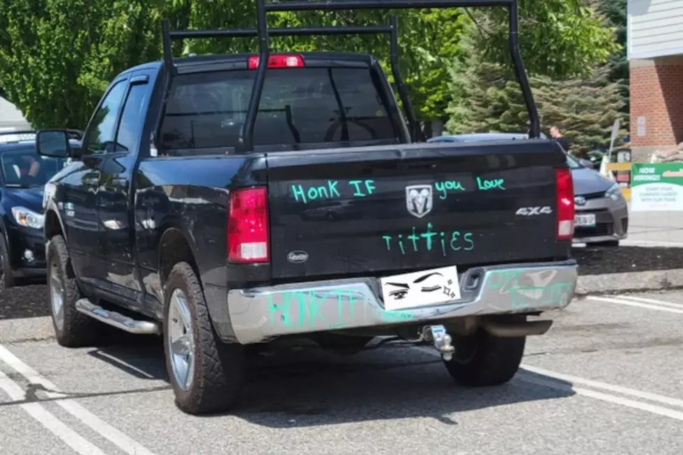 A Driver in Maine Really Wants You to Honk at Them for One Specific Reason