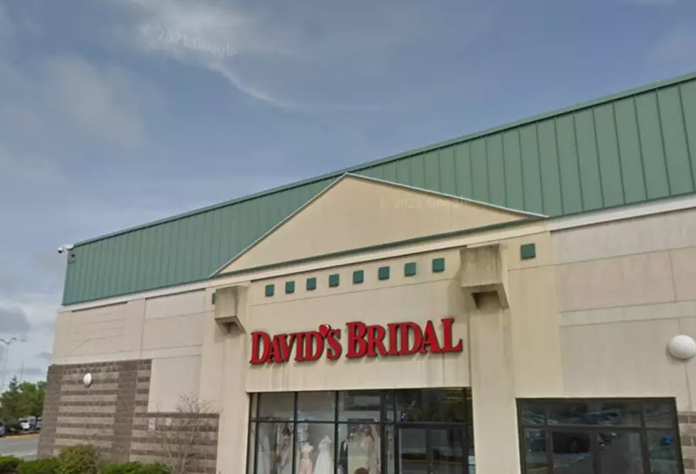 What is Temporarily Replacing David's Bridal at the Maine Mall