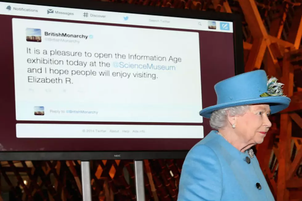 The Queen’s on Twitter…Why Won’t She Follow @Gonictrain?