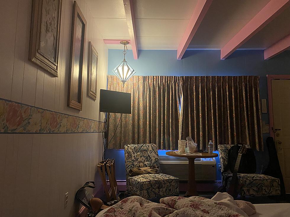 Maine Motel Room Has All The Charm of Your Grandmother's Place