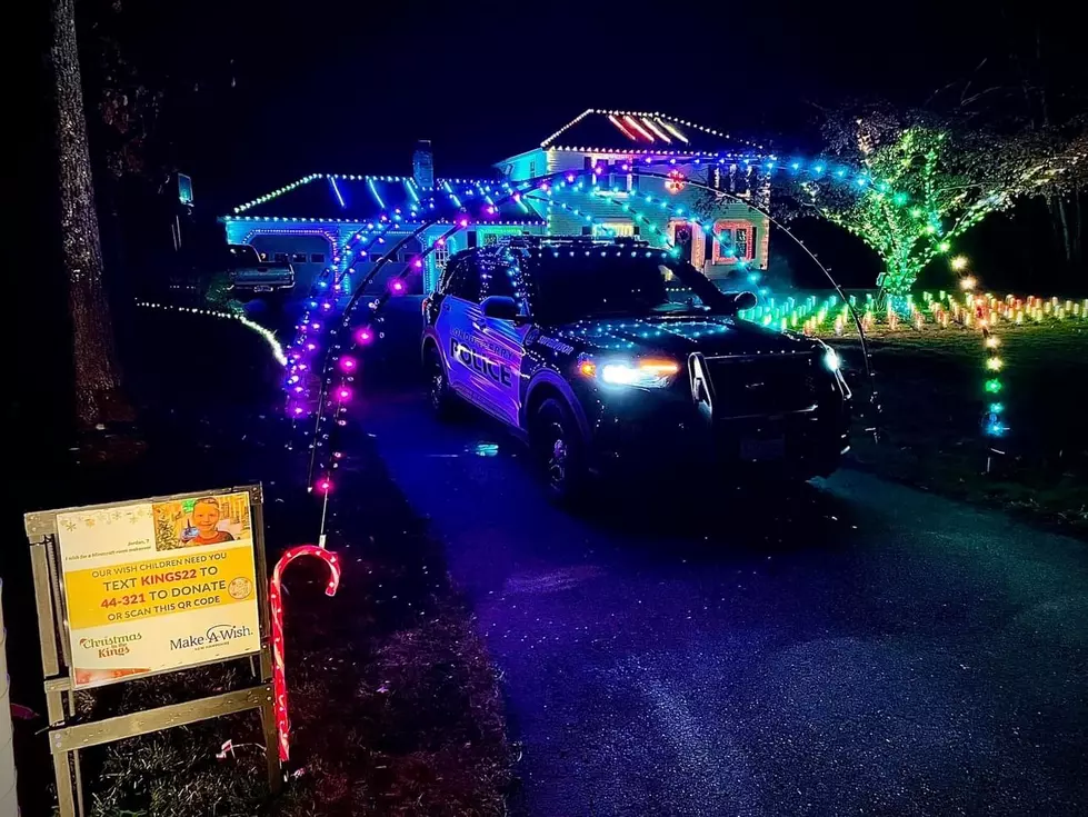 New Hampshire Christmas Light Display Raises Money for Charity
