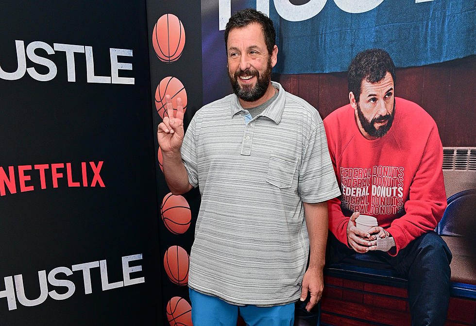 New Hampshire’s Adam Sandler Plays Basketball With Students Before His Show