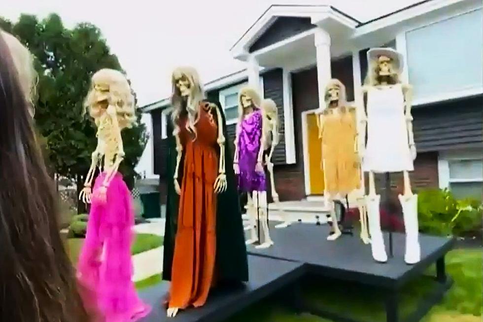 Videos: Taylor Swift Halloween Display in MA is Going Viral