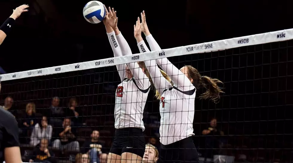 SCSU Volleyball Advances in NSIC Tourney
