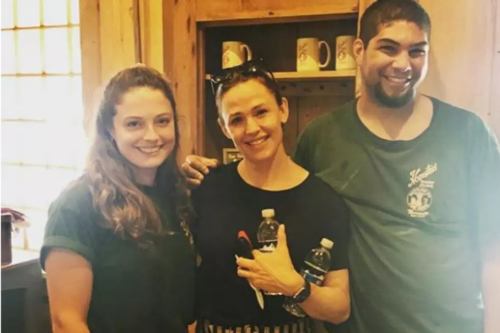 Jennifer Garner Took the Kids for Ice Cream at a New England Farm