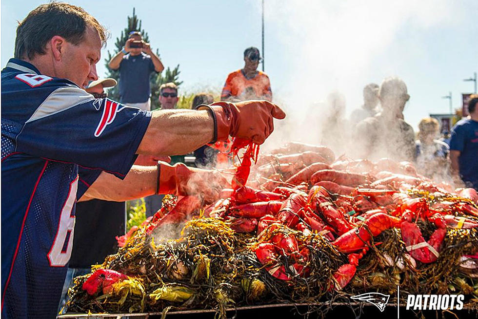 Someone Did a Full-On Lobster Bake Tailgate at Gillette Stadium