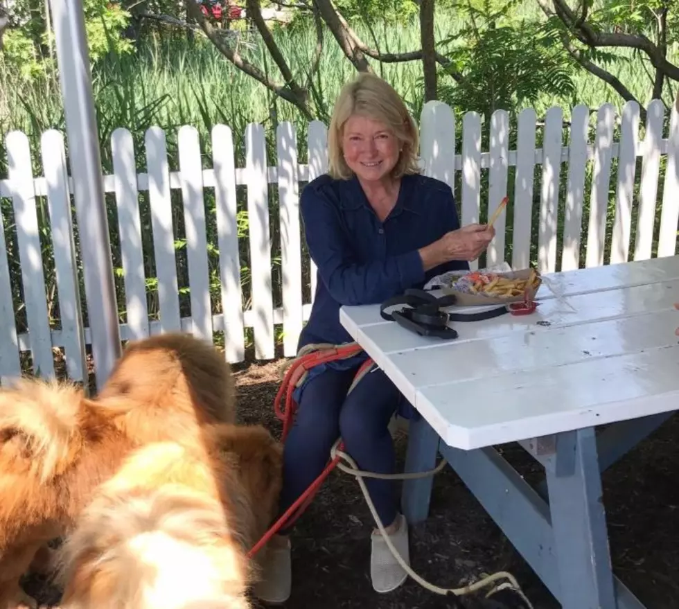 Martha Stewart Spotted at Bob&#8217;s Clam Hut in Kittery, Maine