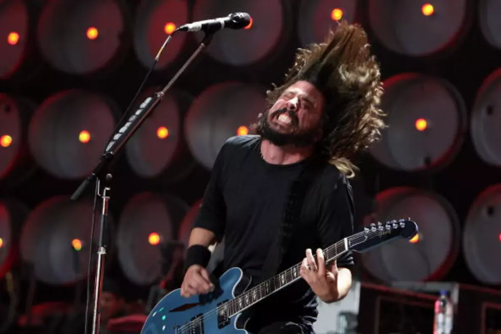 Foo Fighters play surprise show!