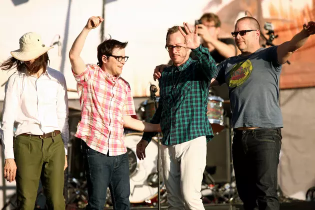 Weezer&#8217;s &#8216;King of the World&#8217; On Fire