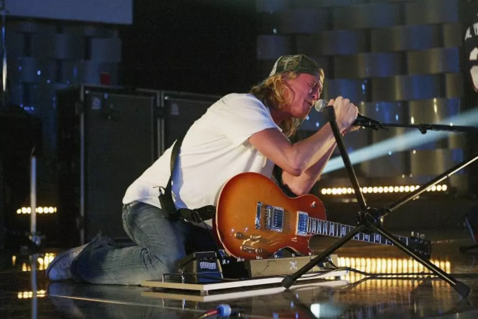 Puddle Of Mudd Frontman Melts Down On Stage [Video]