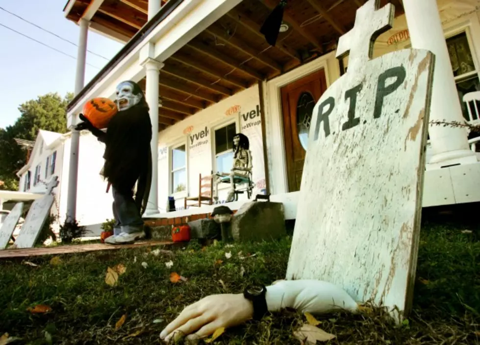 Police Repeatedly Called on Detroit Woman&#8217;s Halloween Display