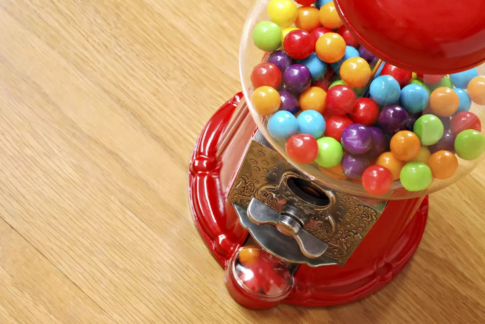 Man Steals Gumball Machine From Laundromat