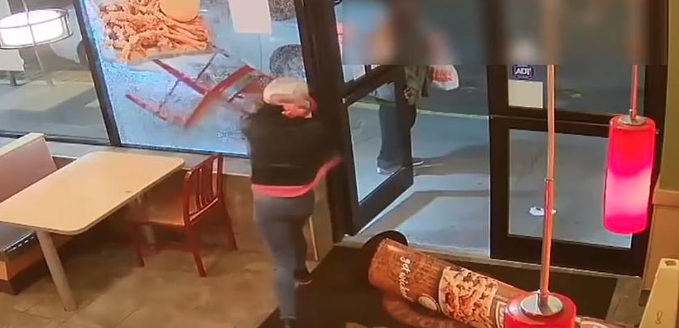 Watch a Woman Destroy a NY Popeye’s Restaurant Over $4