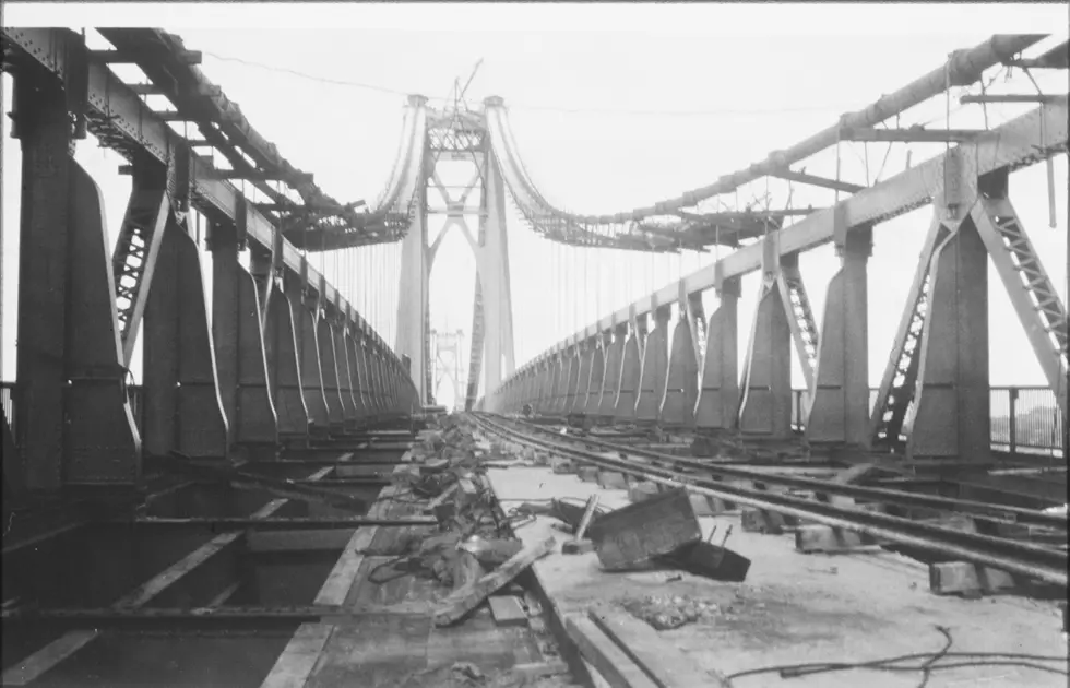 39 Historic Photos Of The Mid-Hudson Bridge Under Construction