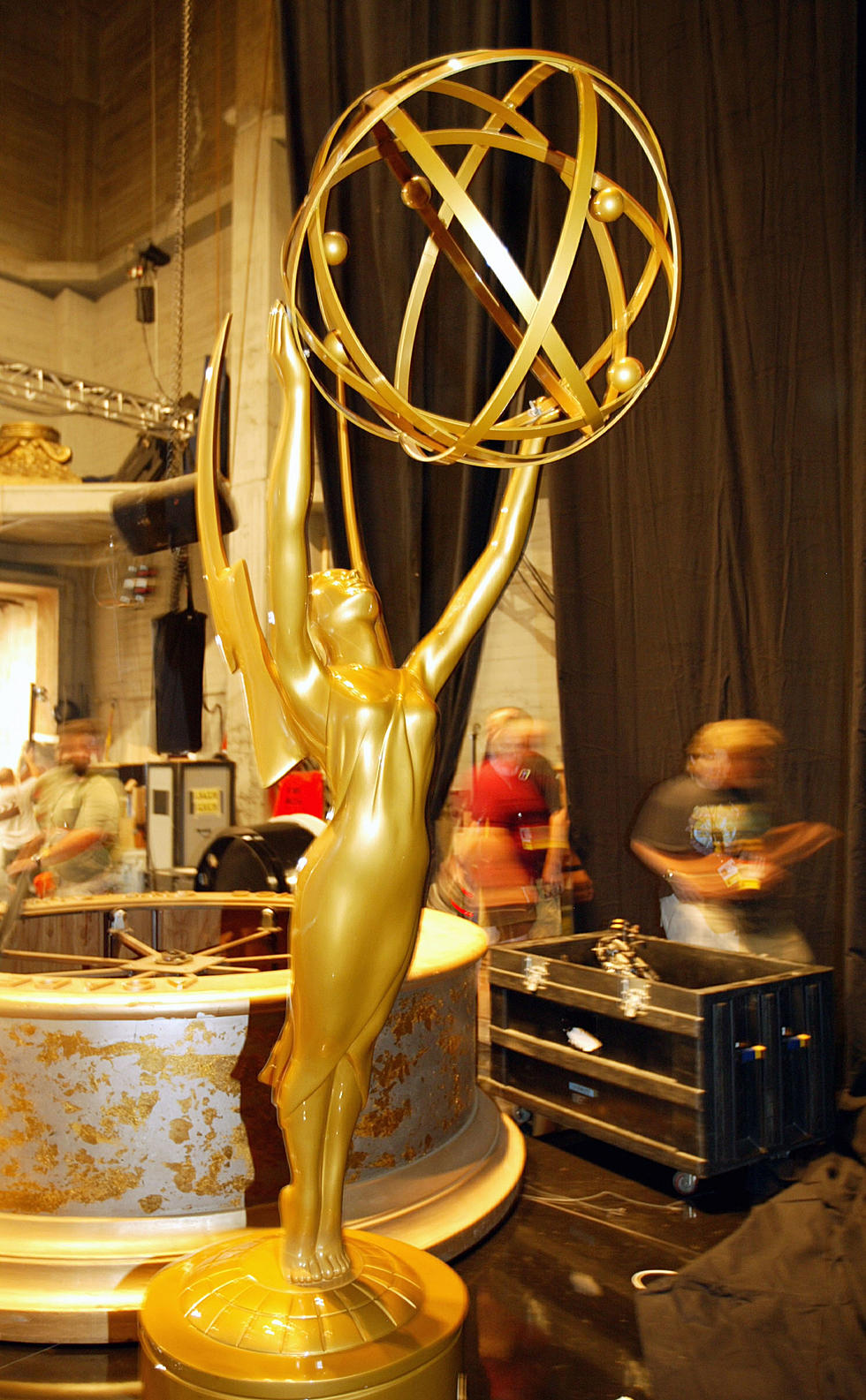 Emmy Winner Stabs Roommate over Oscars