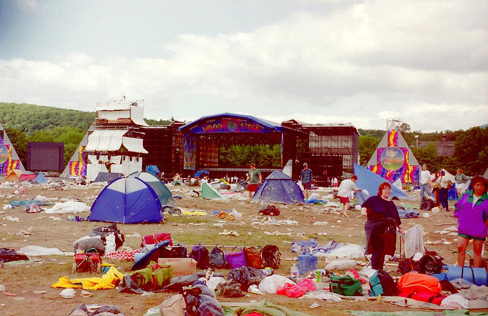 Unseen Behind The Scenes Photos Of Woodstock ’94 in Saugerties, NY