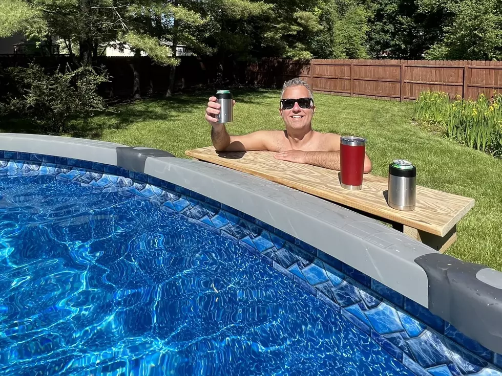 How to Make a Swim-Up Bar For Your Pool With Scraps of Wood