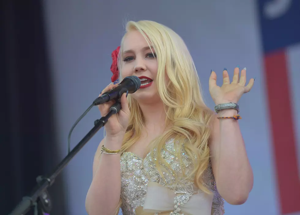 Raelynn Gets Surprised At A Special Show