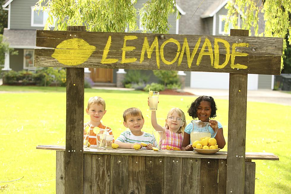 "Littlest Bailout" Gives Kids $100 for Their Lemonade Stands