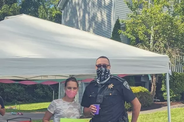 Ulster County Deputy Stops by Evie&#8217;s Lemonade Stand
